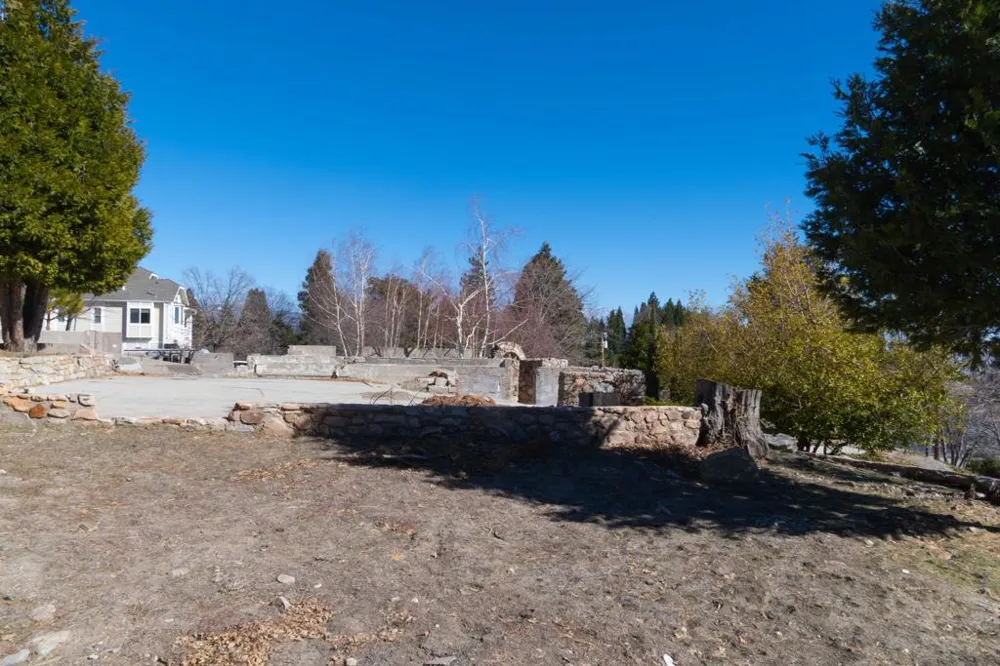 26262 Highway 18 Rimforest, CA 92378