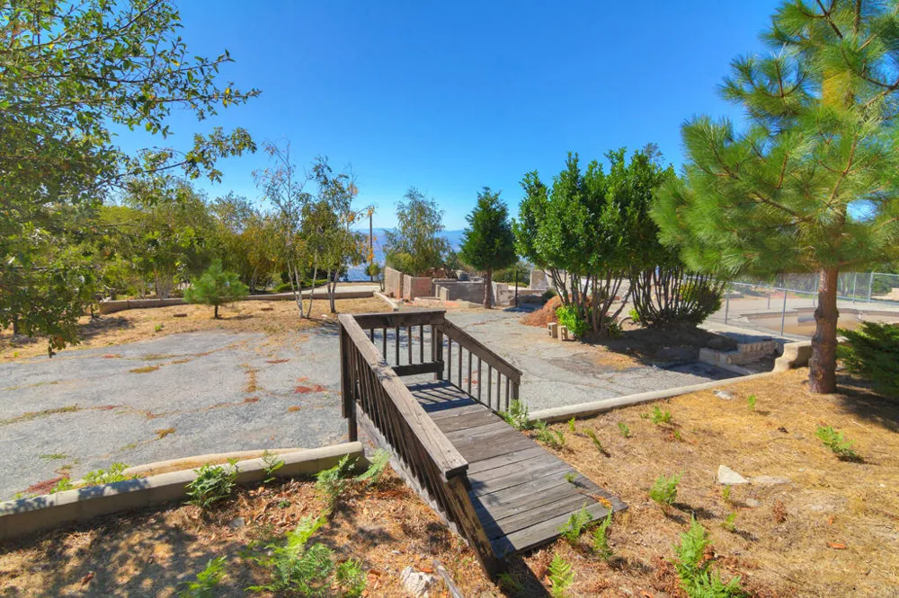 26262 Highway 18 Rimforest, CA 92378