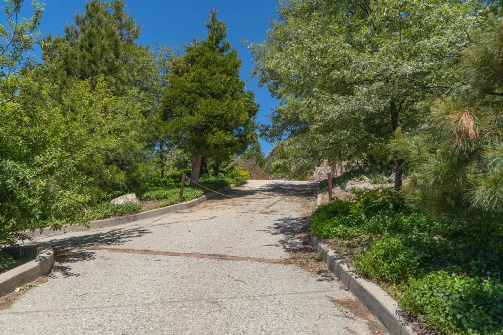 26262 Highway 18 Rimforest, CA 92378