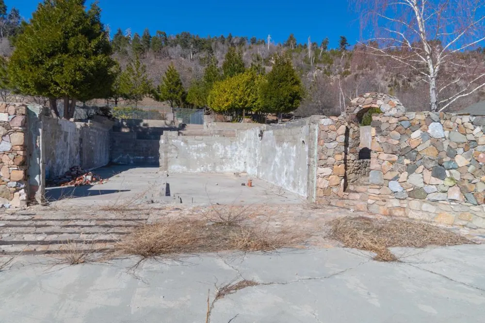 26262 Highway 18 Rimforest, CA 92378