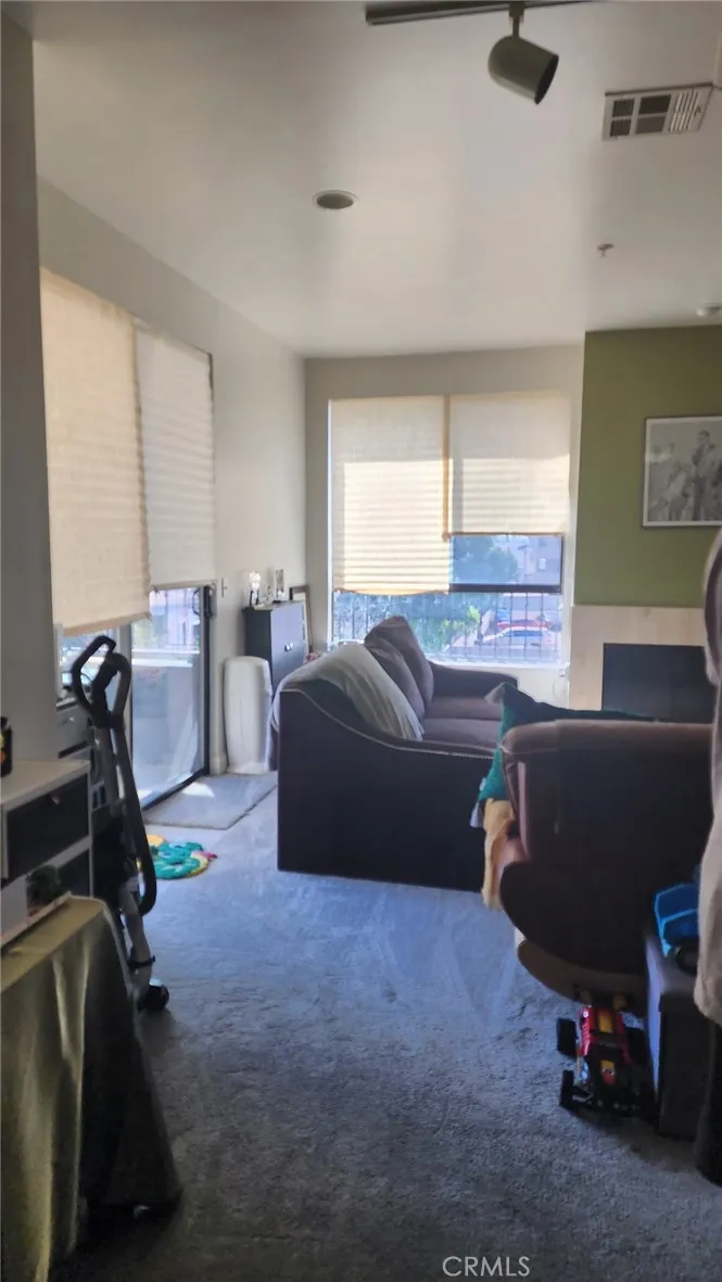 6938 Laurel Canyon #212 North Hollywood, CA 91605