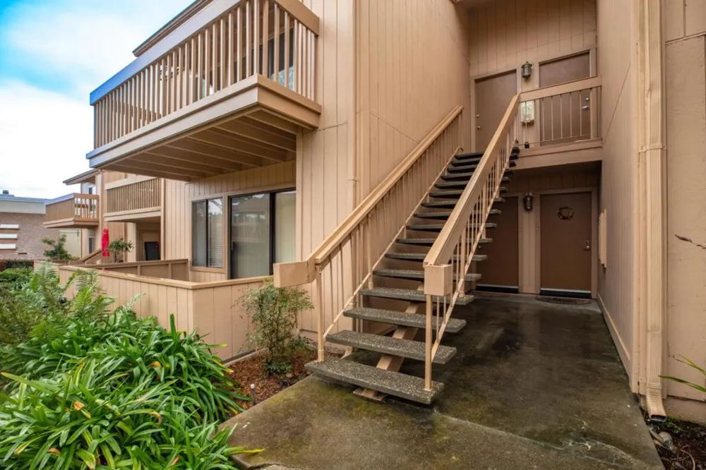 300 Glenwood Circle #258 Monterey, CA 93940