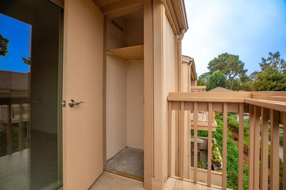 300 Glenwood Circle #258 Monterey, CA 93940
