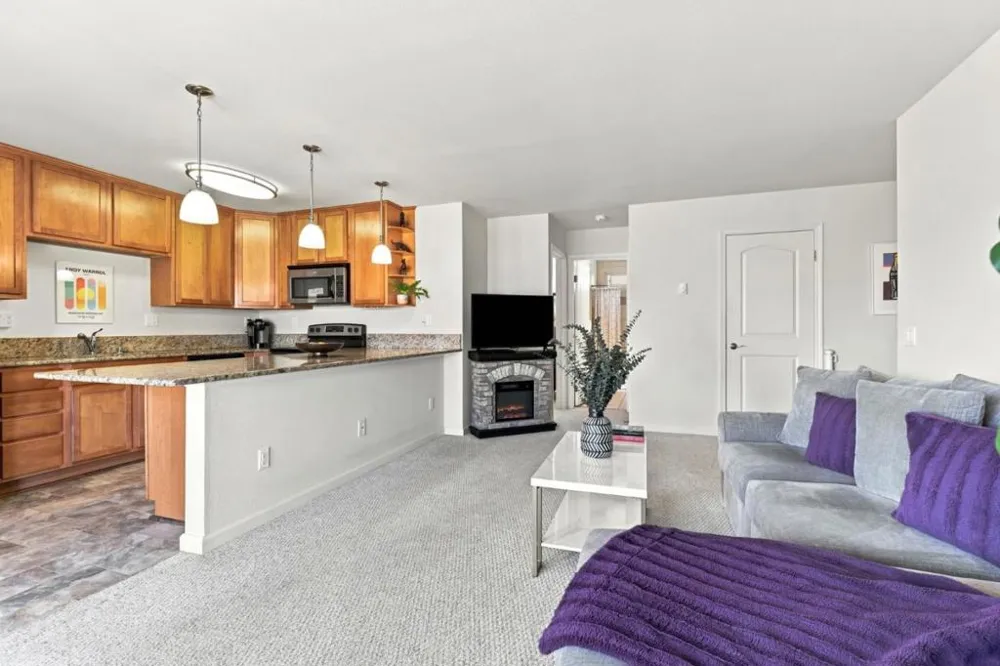 300 Glenwood Circle #258 Monterey, CA 93940