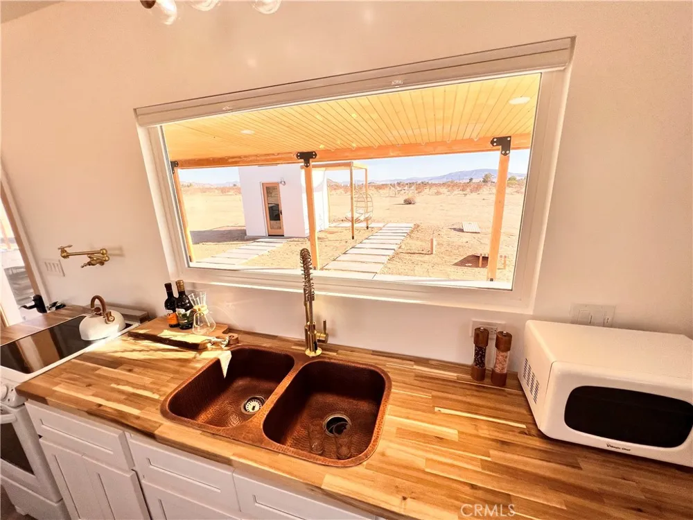 60654 Mitch Lane Landers, CA 92285