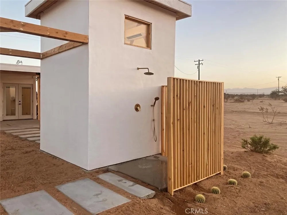60654 Mitch Lane Landers, CA 92285