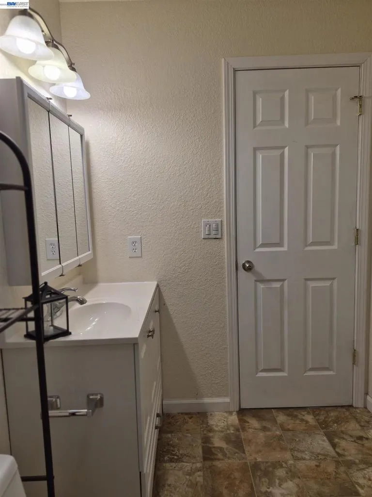 20980 BIRCH #C Hayward, CA 94541
