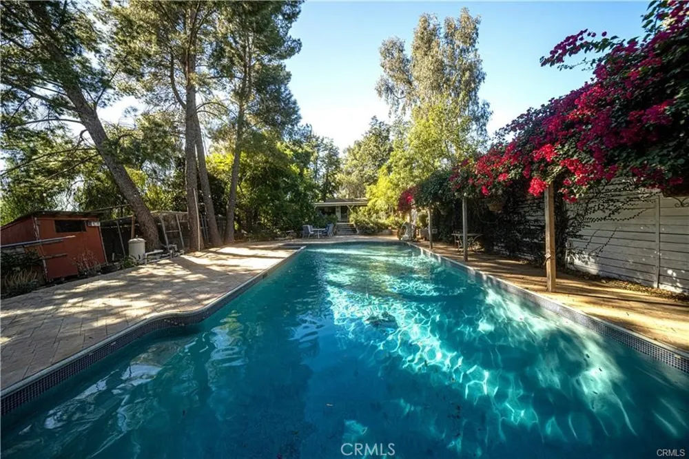 9522 La Canada Sunland, CA 91040