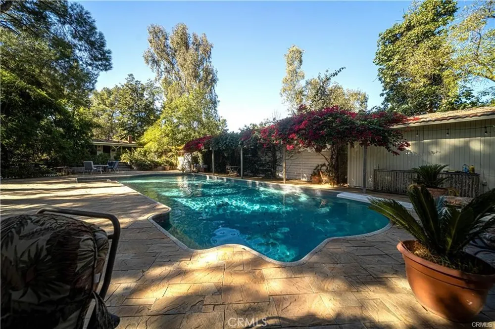 9522 La Canada Sunland, CA 91040