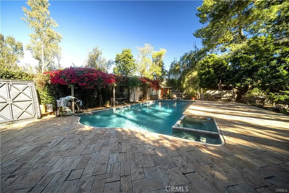 9522 La Canada Sunland, CA 91040