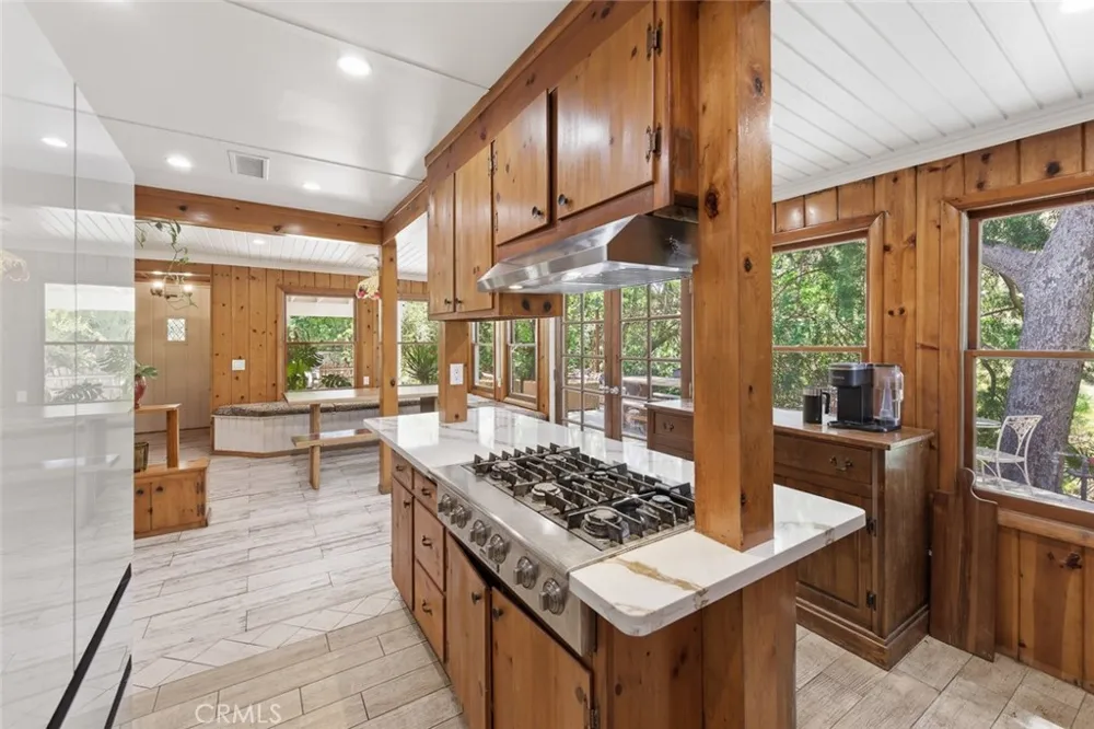 9522 La Canada Sunland, CA 91040