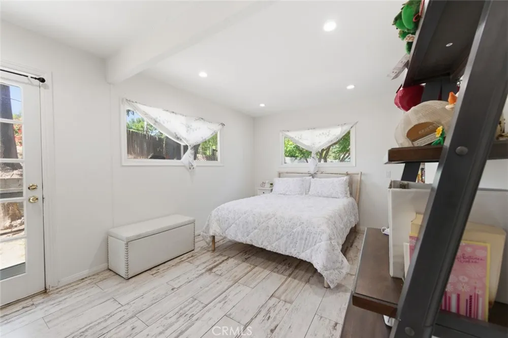 9522 La Canada Sunland, CA 91040