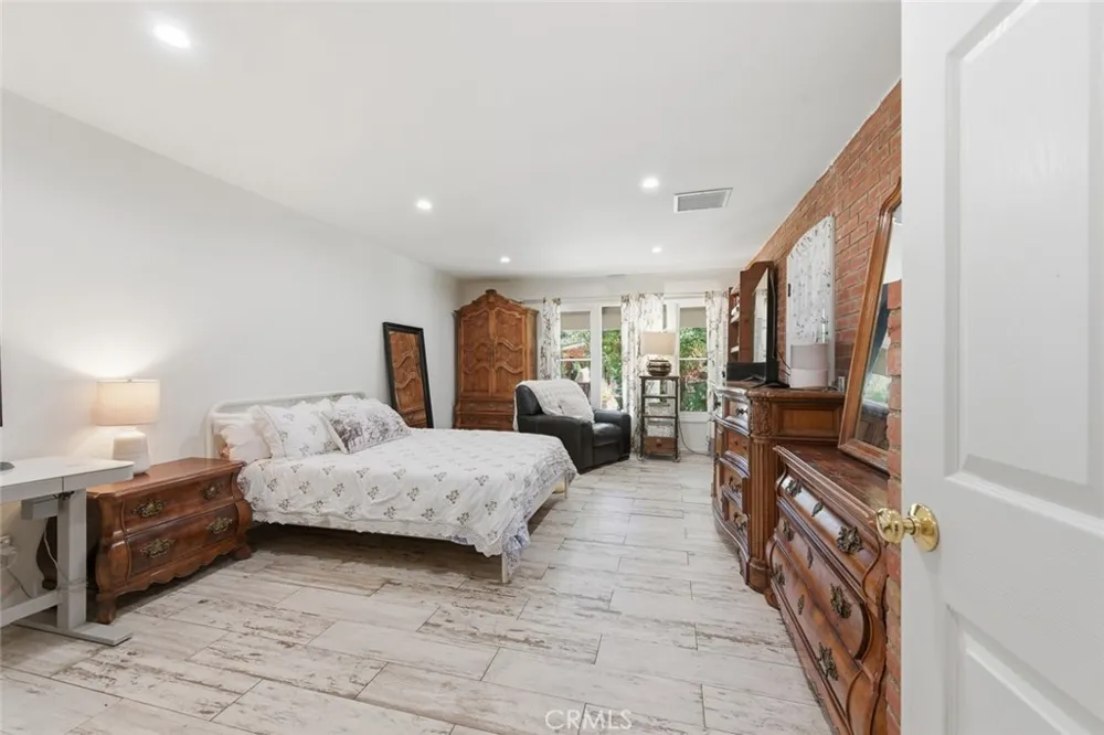 9522 La Canada Sunland, CA 91040