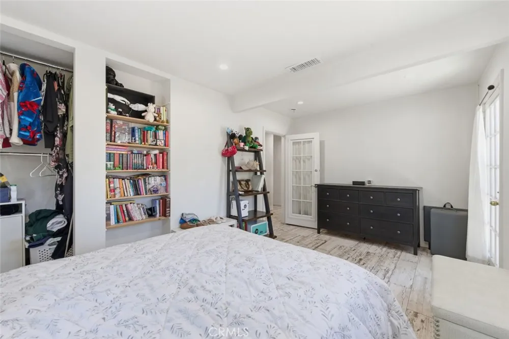 9522 La Canada Sunland, CA 91040
