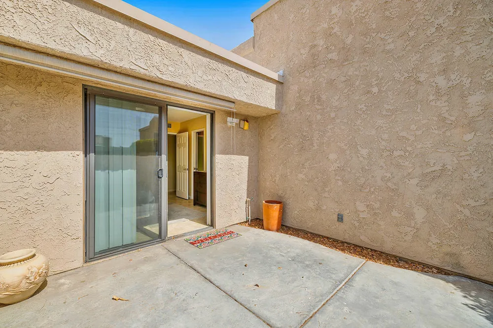 68882 Calle Mula Cathedral City, CA 92234