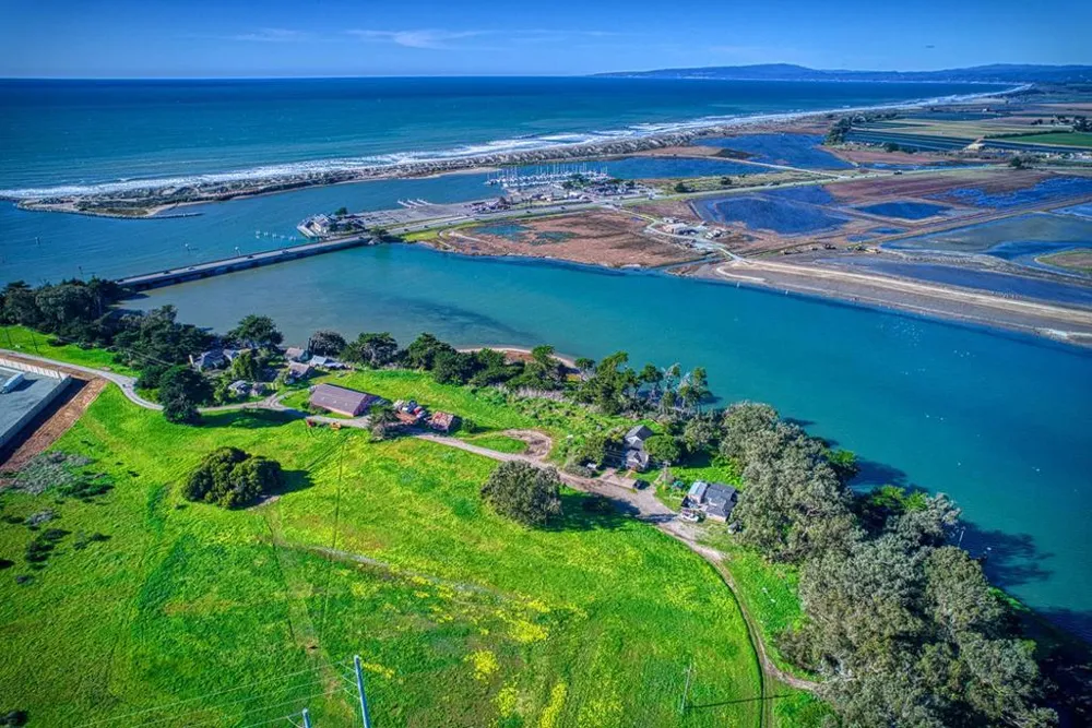 7201 Ca-1 Moss Landing, CA 95039