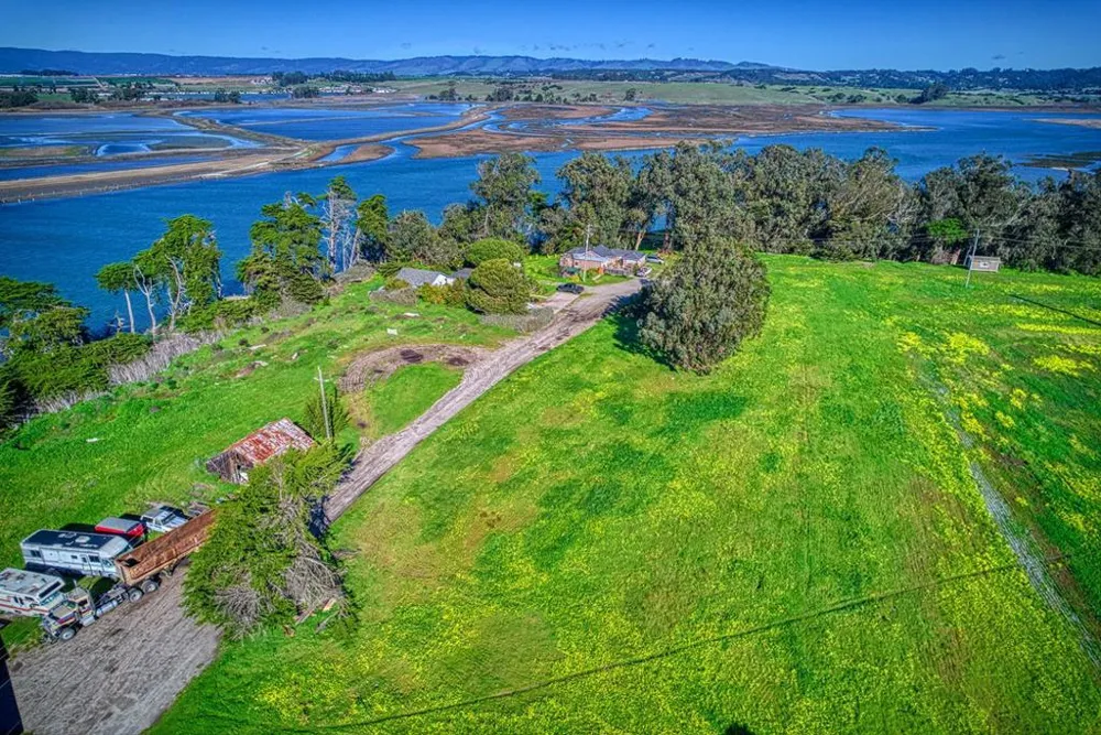 7201 Ca-1 Moss Landing, CA 95039