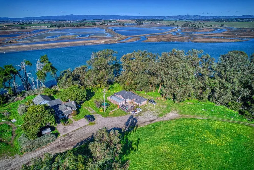 7201 Ca-1 Moss Landing, CA 95039