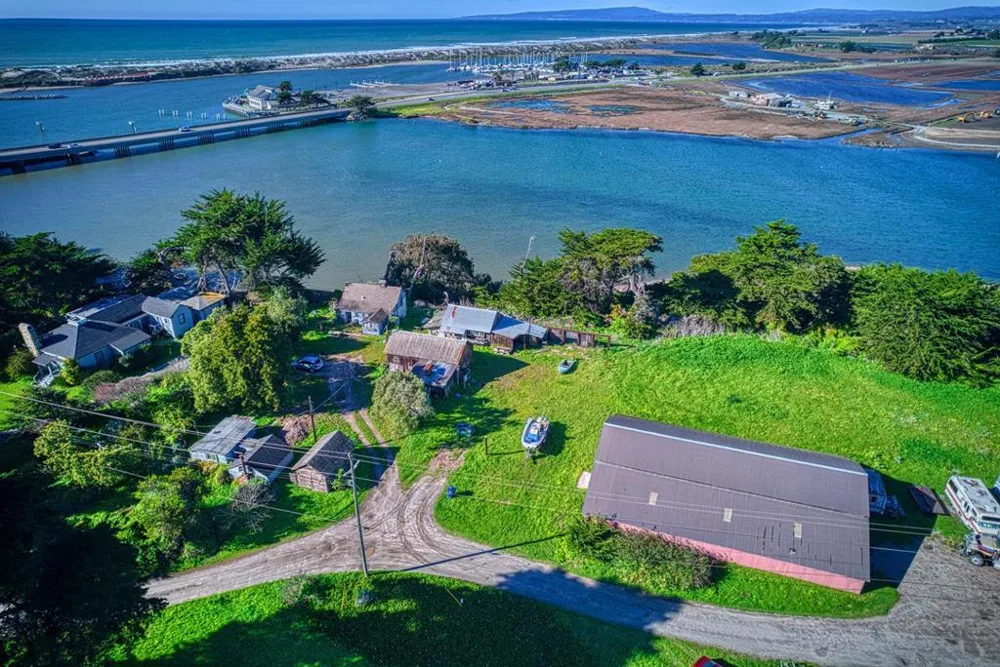 7201 Ca-1 Moss Landing, CA 95039
