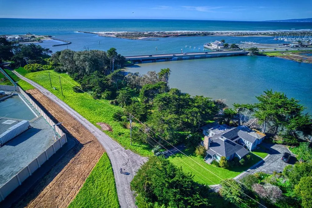 7201 Ca-1 Moss Landing, CA 95039