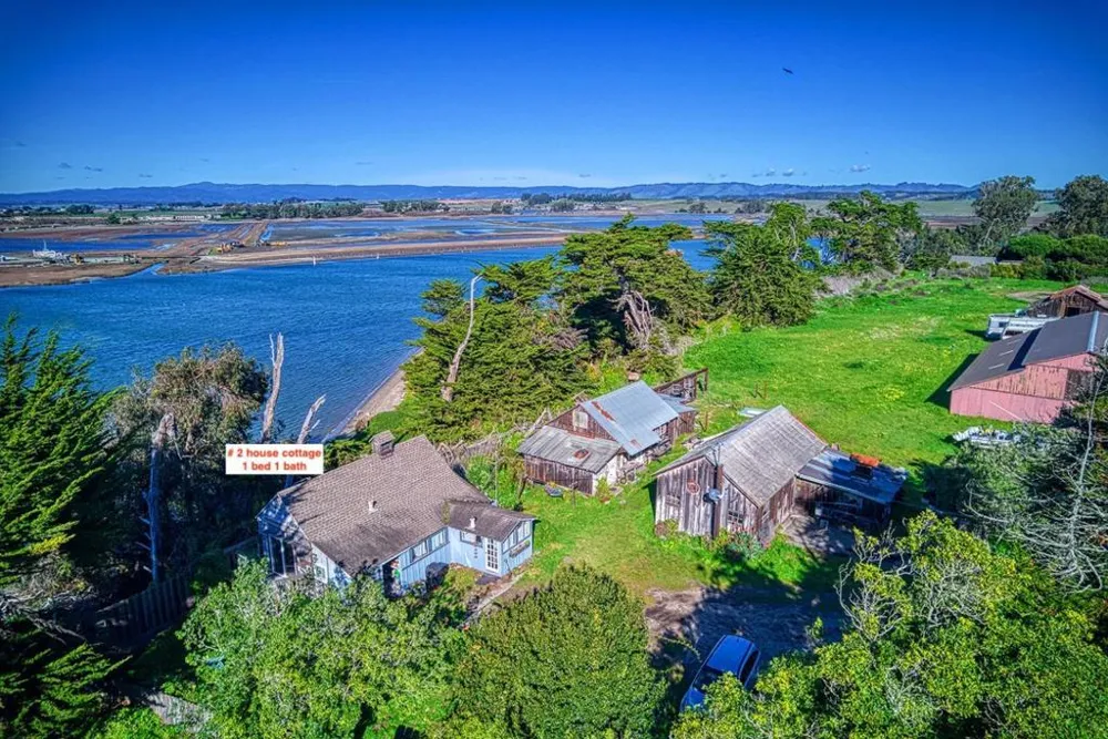 7201 Ca-1 Moss Landing, CA 95039