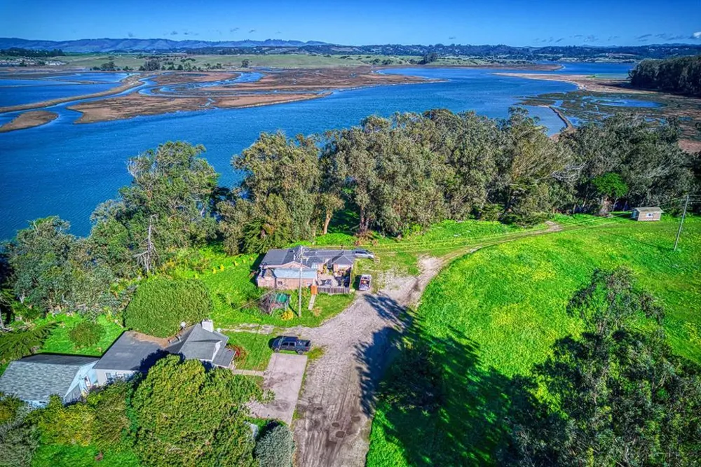 7201 Ca-1 Moss Landing, CA 95039