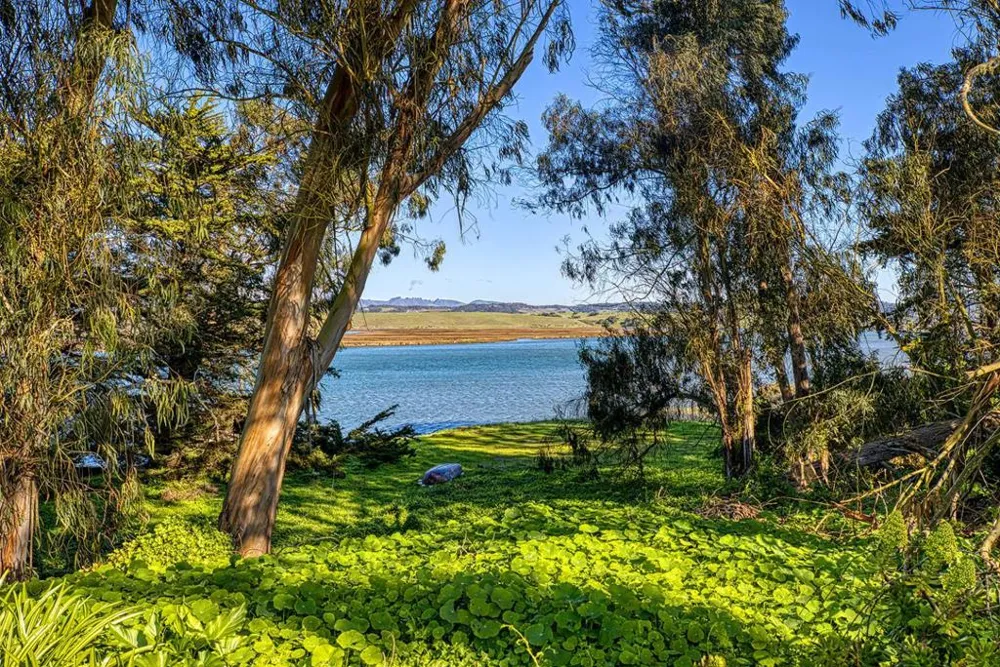 7201 Ca-1 Moss Landing, CA 95039