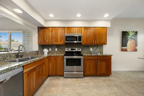 618 Vista Lago Circle