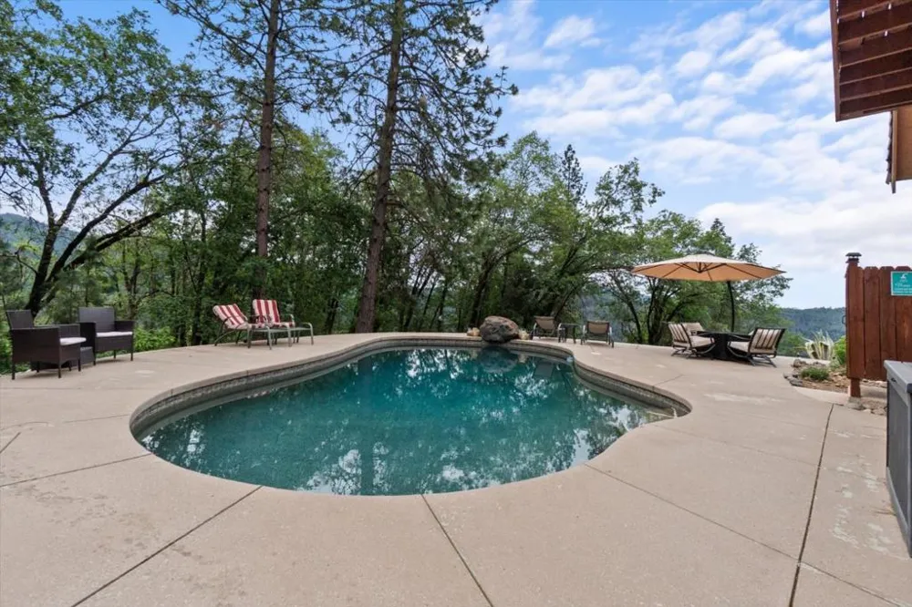 19754 Solus Campground Road Lakehead, CA 96051
