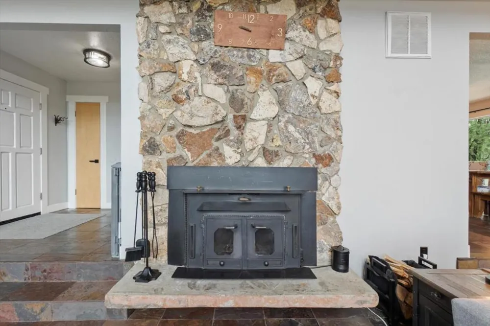19754 Solus Campground Road Lakehead, CA 96051