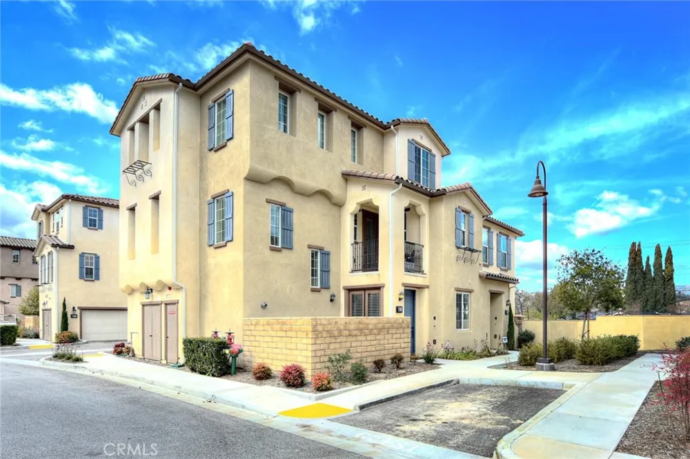 443 Stratus Lane #4 Simi Valley, CA 93065