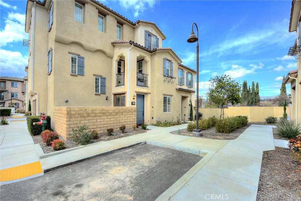 443 Stratus Lane #4 Simi Valley, CA 93065