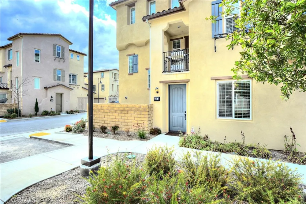 443 Stratus Lane #4 Simi Valley, CA 93065