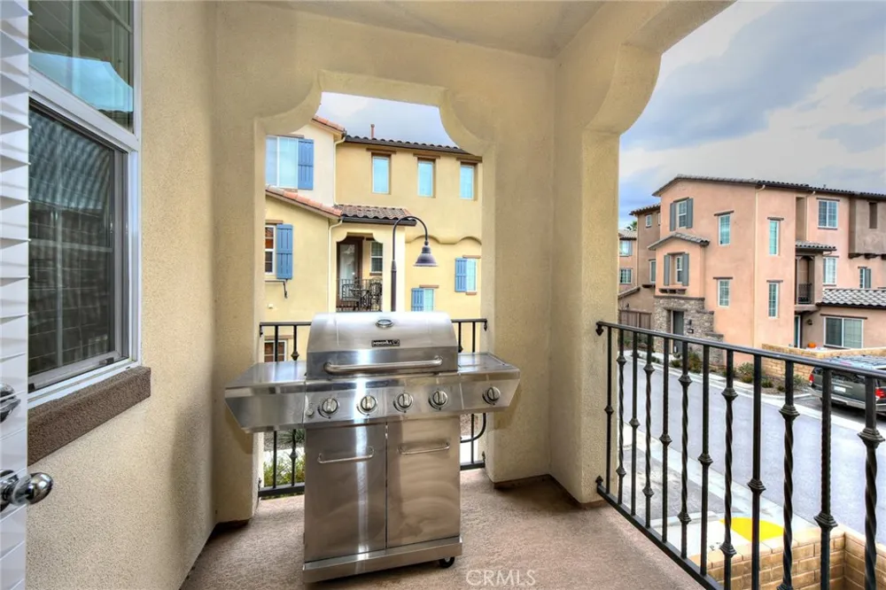 443 Stratus Lane #4 Simi Valley, CA 93065