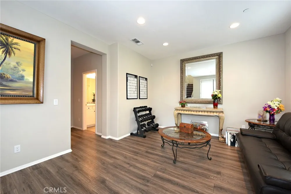 443 Stratus Lane #4 Simi Valley, CA 93065
