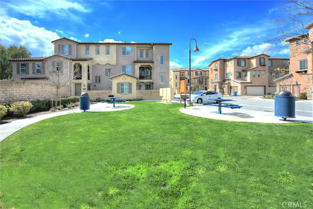 443 Stratus Lane #4 Simi Valley, CA 93065