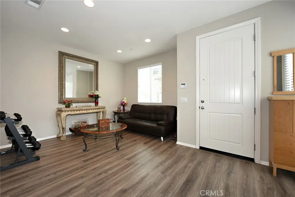 443 Stratus Lane #4 Simi Valley, CA 93065
