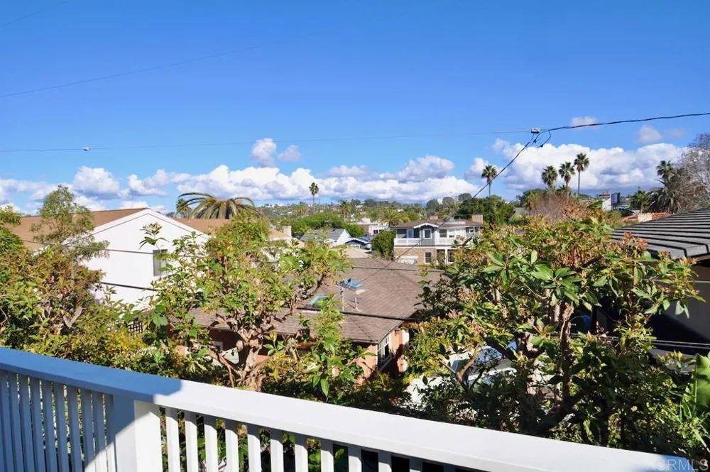 212 Helix Avenue Solana Beach, CA 92075