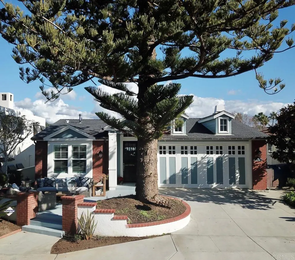 212 Helix Avenue Solana Beach, CA 92075