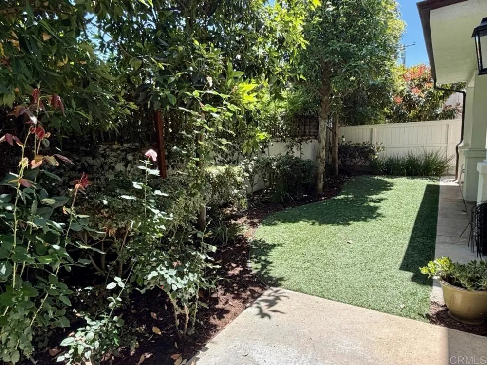 212 Helix Avenue Solana Beach, CA 92075