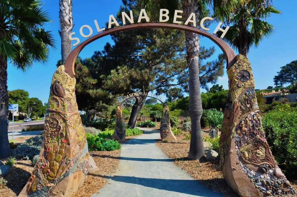 212 Helix Avenue Solana Beach, CA 92075