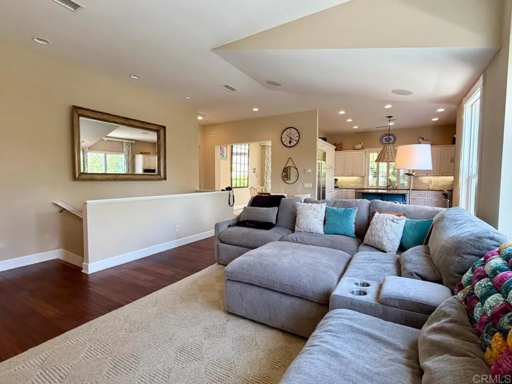 212 Helix Avenue Solana Beach, CA 92075