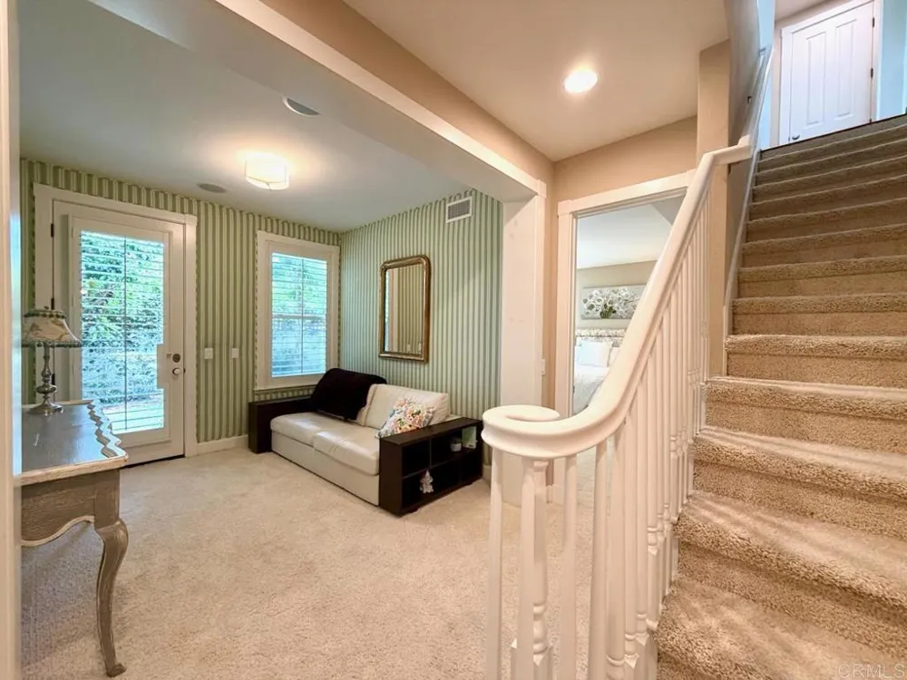 212 Helix Avenue Solana Beach, CA 92075
