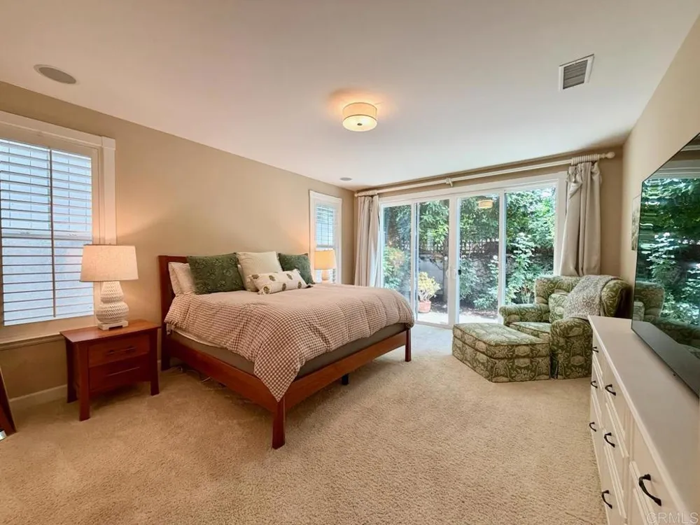 212 Helix Avenue Solana Beach, CA 92075