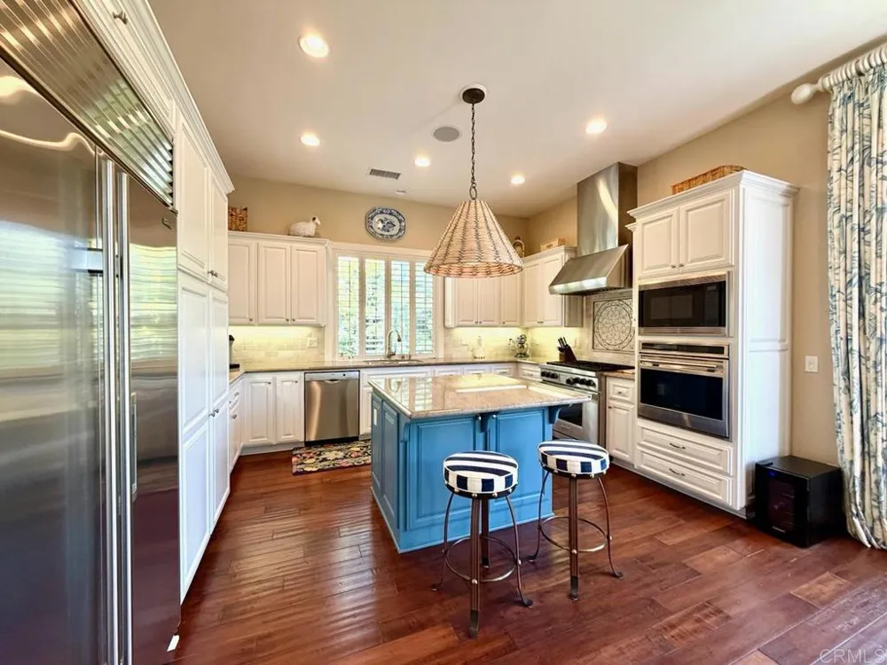 212 Helix Avenue Solana Beach, CA 92075