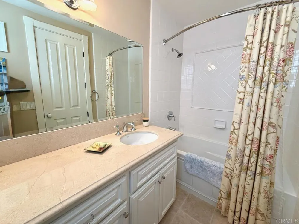 212 Helix Avenue Solana Beach, CA 92075