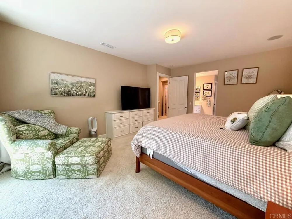 212 Helix Avenue Solana Beach, CA 92075