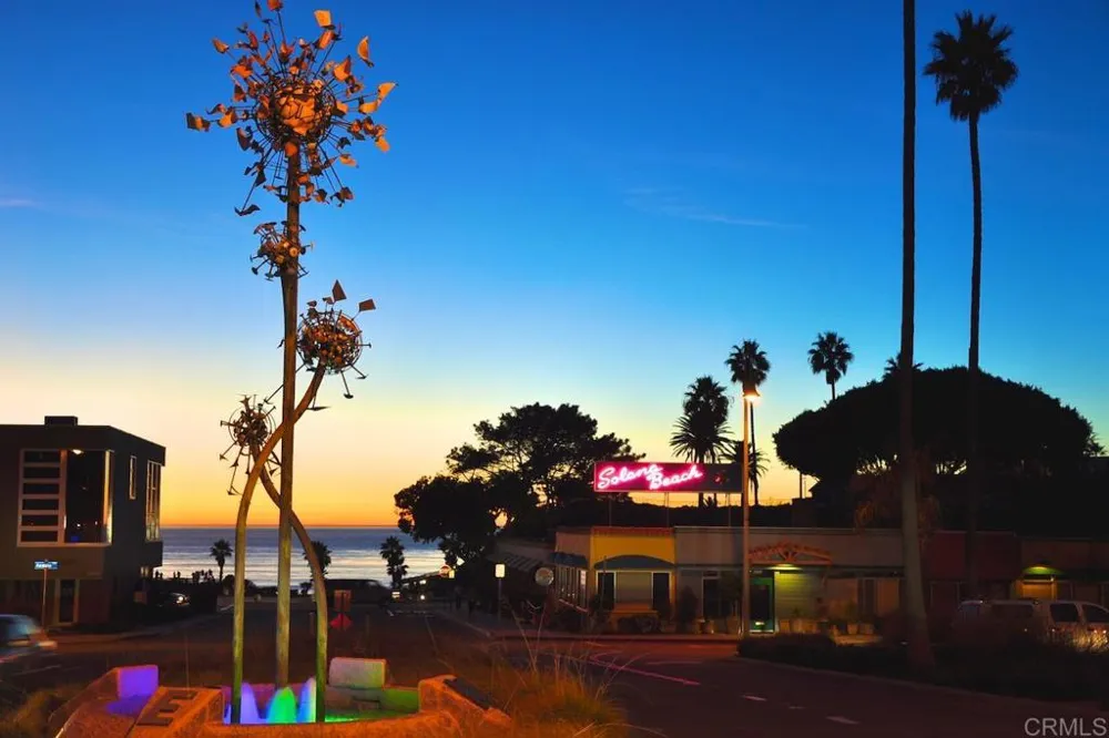 212 Helix Avenue Solana Beach, CA 92075