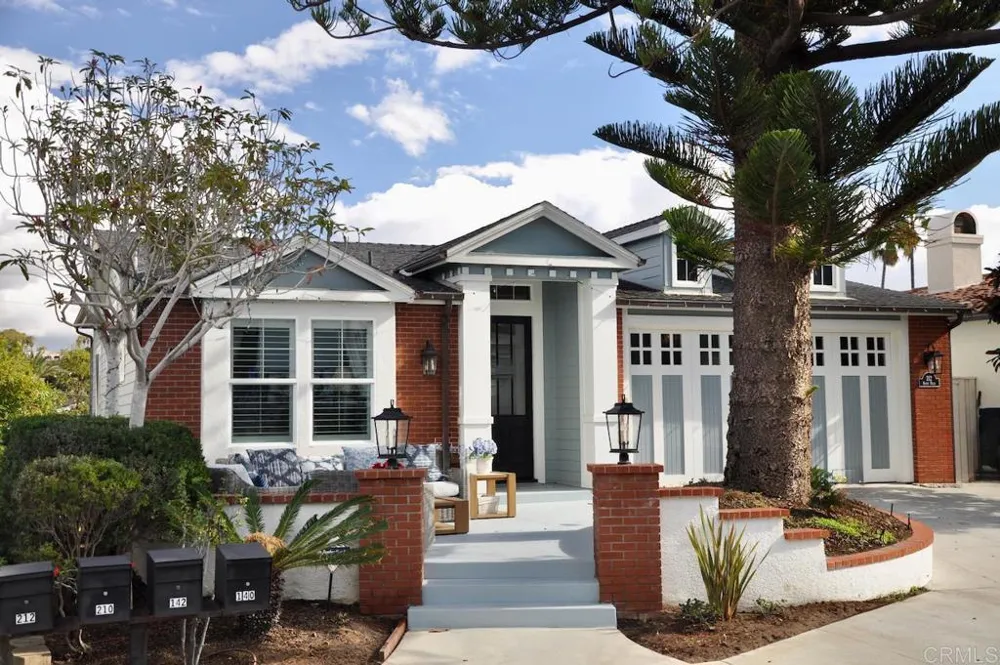 212 Helix Avenue Solana Beach, CA 92075