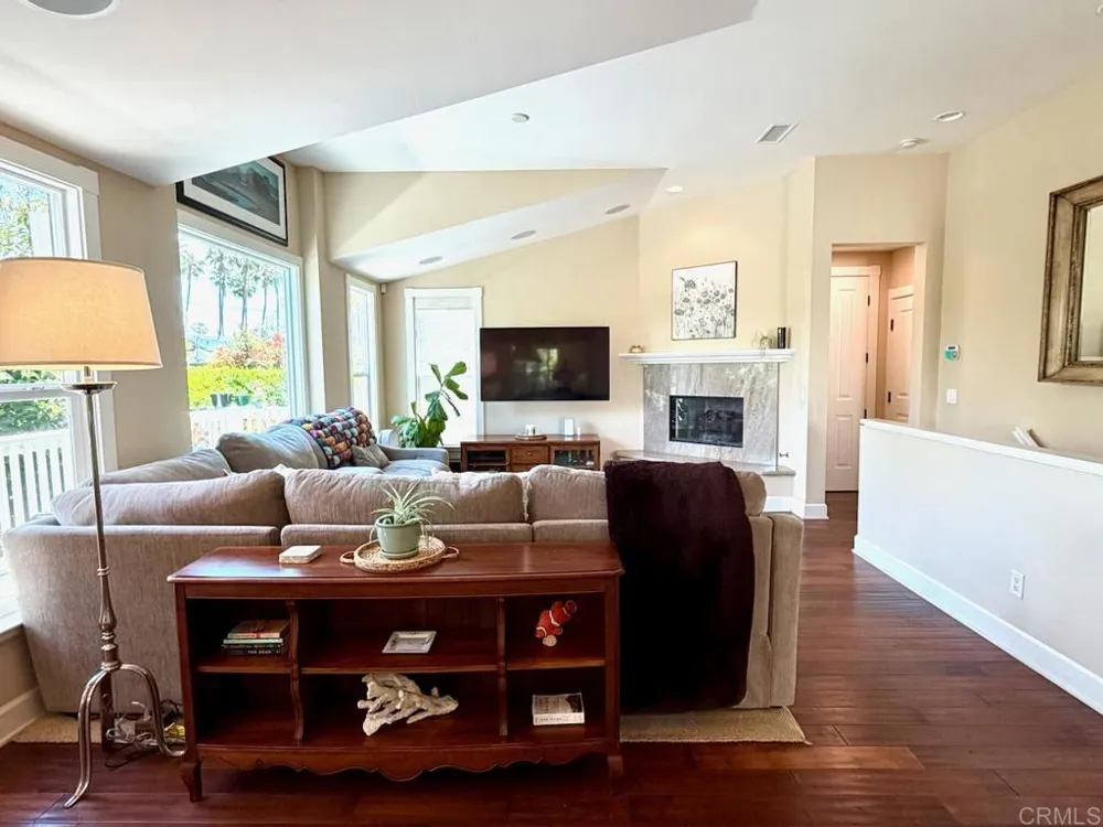 212 Helix Avenue Solana Beach, CA 92075